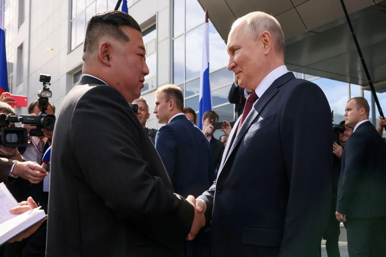 "Kreml prowadzi świętą walkę". Kim Dzong Un wyraził bezwarunkowe poparcie dla Putina