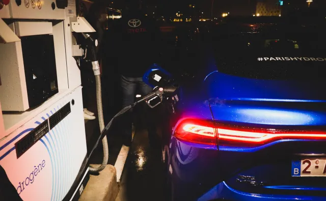 Zapomnij o benzynie, dieslu i LPG! Miliarder rusza z rewolucją w Polsce