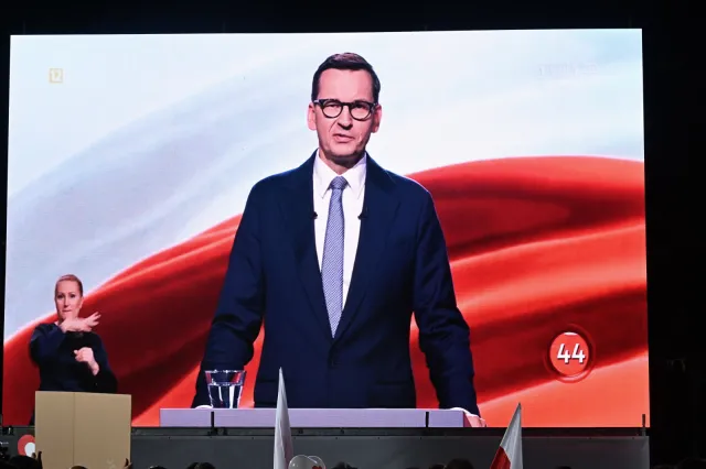 Debata w TVP. Kto wygrał? "Morawiecki przewidywalny, Hołownia dobrze to rozegrał"