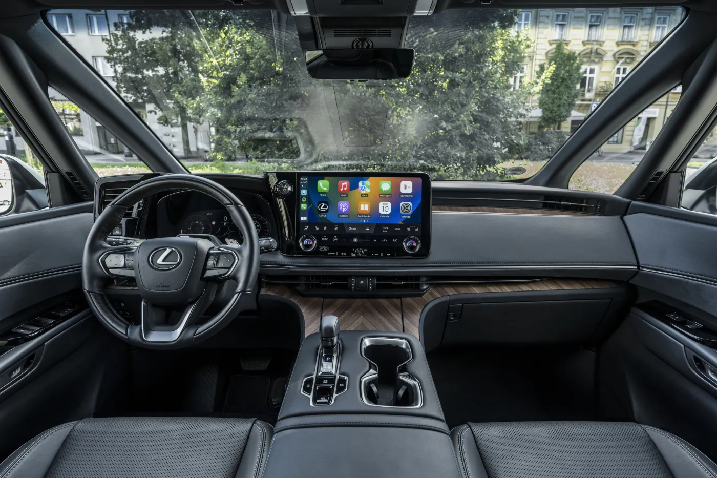 Lexus LM 350h
