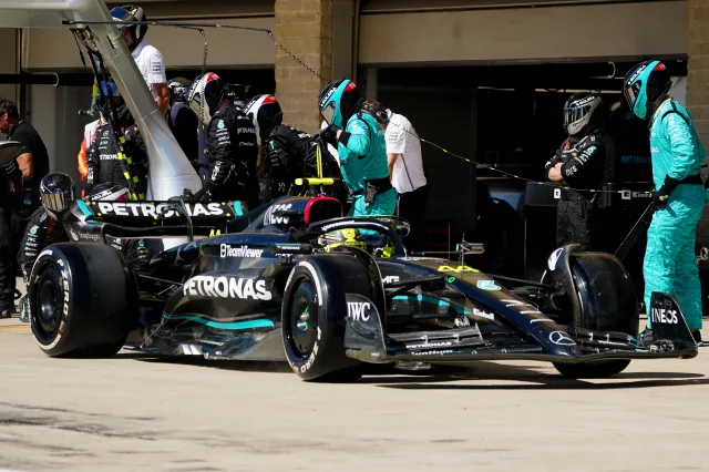 Lewis Hamilton i Charles Leclerc zdyskwalifikowani w Austin