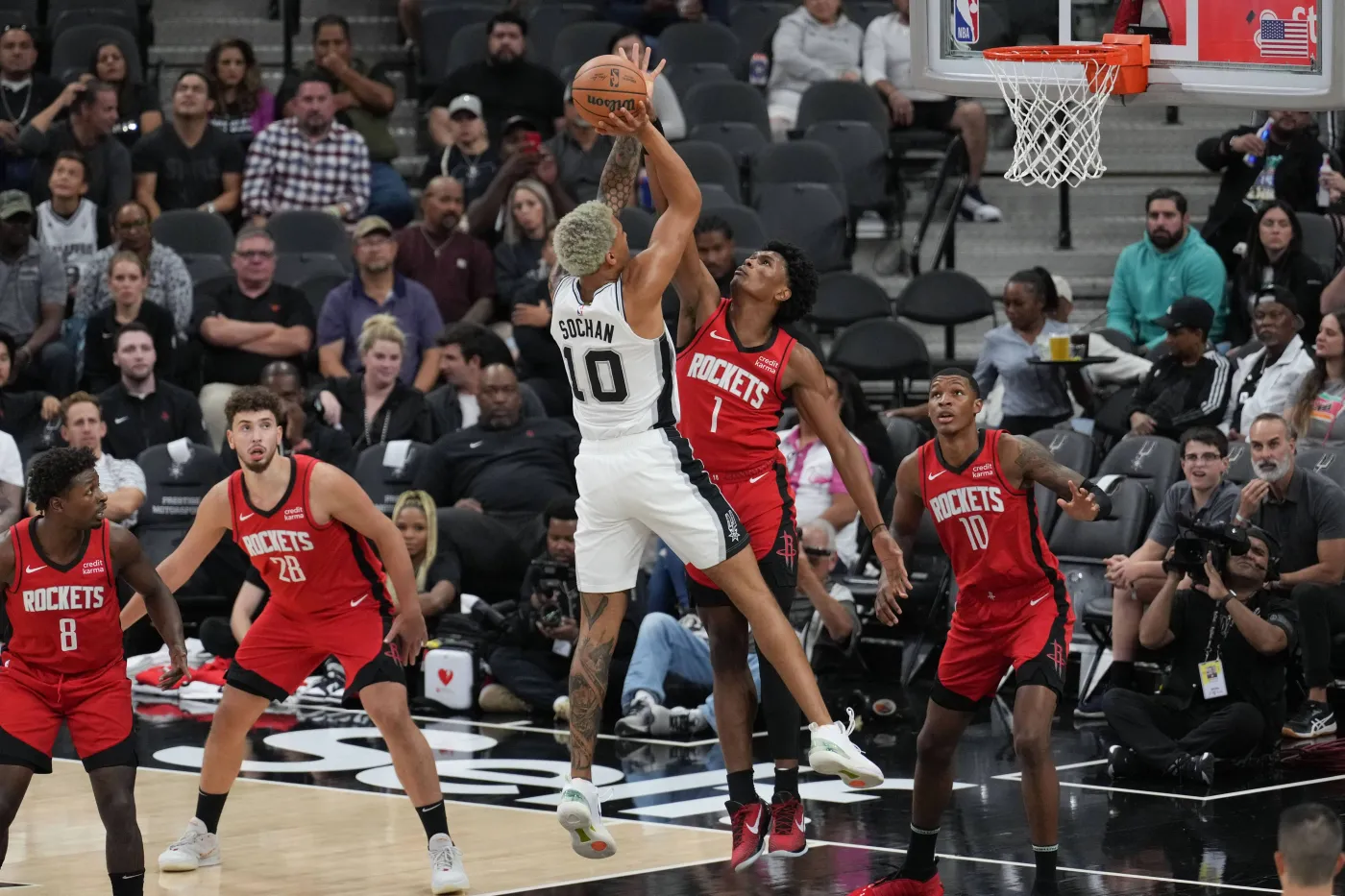 Rusza nowy sezon ligi NBA. Jeremy Sochan liczą na postęp Spurs, a Nuggets na drugi tytuł