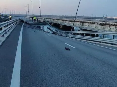 Most Krymski zaatakowany dronami nadwodnymi. "Operacja SBU i Marynarki Wojennej"