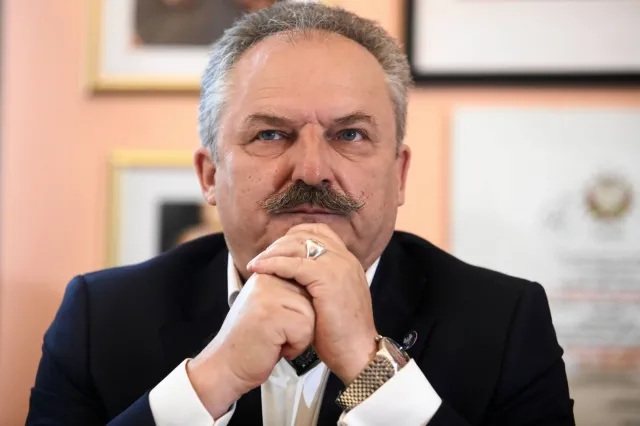 Jakubiak zapowiada kontrolę obietnic PO. "Osobiście założę zespół parlamentarny..."