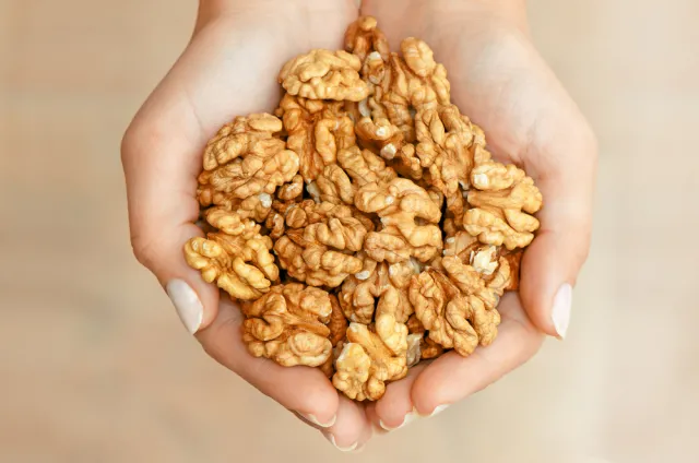 Orzechy włoskie wcale nie tuczą? Można je bezkarnie jeść bez ryzyka otyłości?