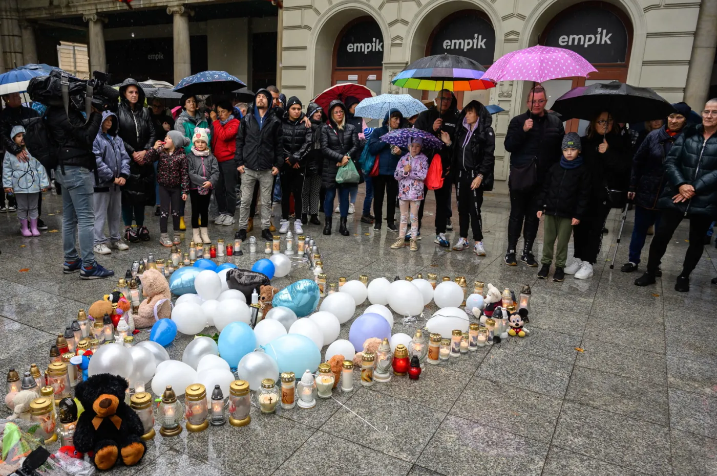 Poznań. Nożownik zabił 5-letniego Maurycego. Mieszkańcy pożegnali chłopca
