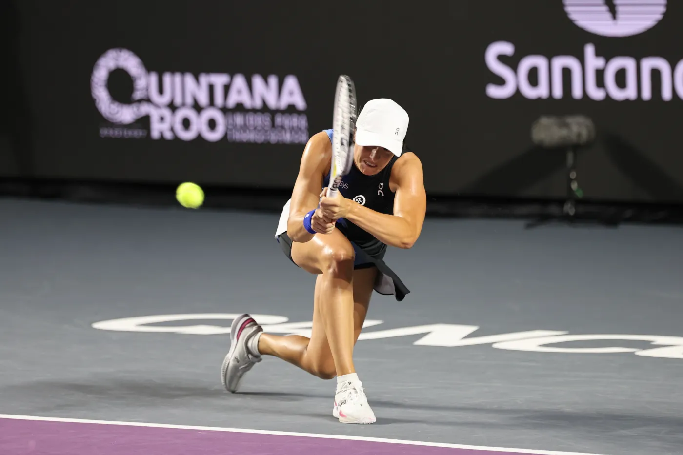 Iga Świątek atakuje na korcie i poza kortem. Spór z WTA wisi w powietrzu [FELIETON]