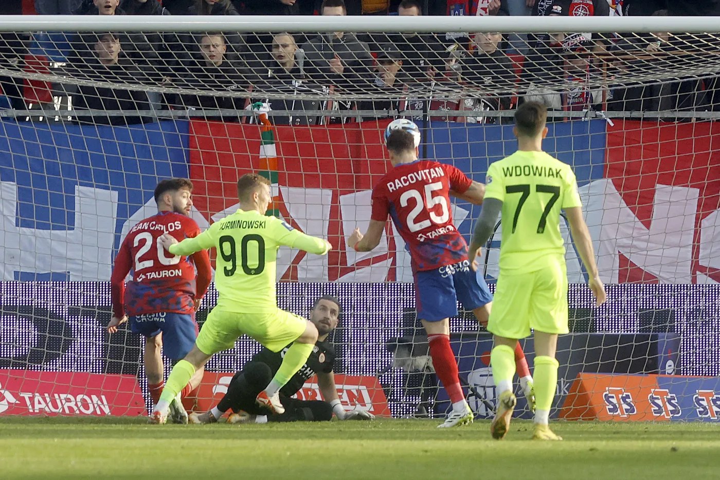 Popis Rakowa, obrona Zagłębia dziurawa jak ser szwajcarski [WIDEO]