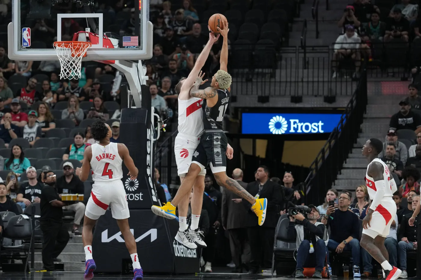 Sochan trafił tylko dwa razy. Spurs roztrwonili 17 punktów przewagi [WIDEO]