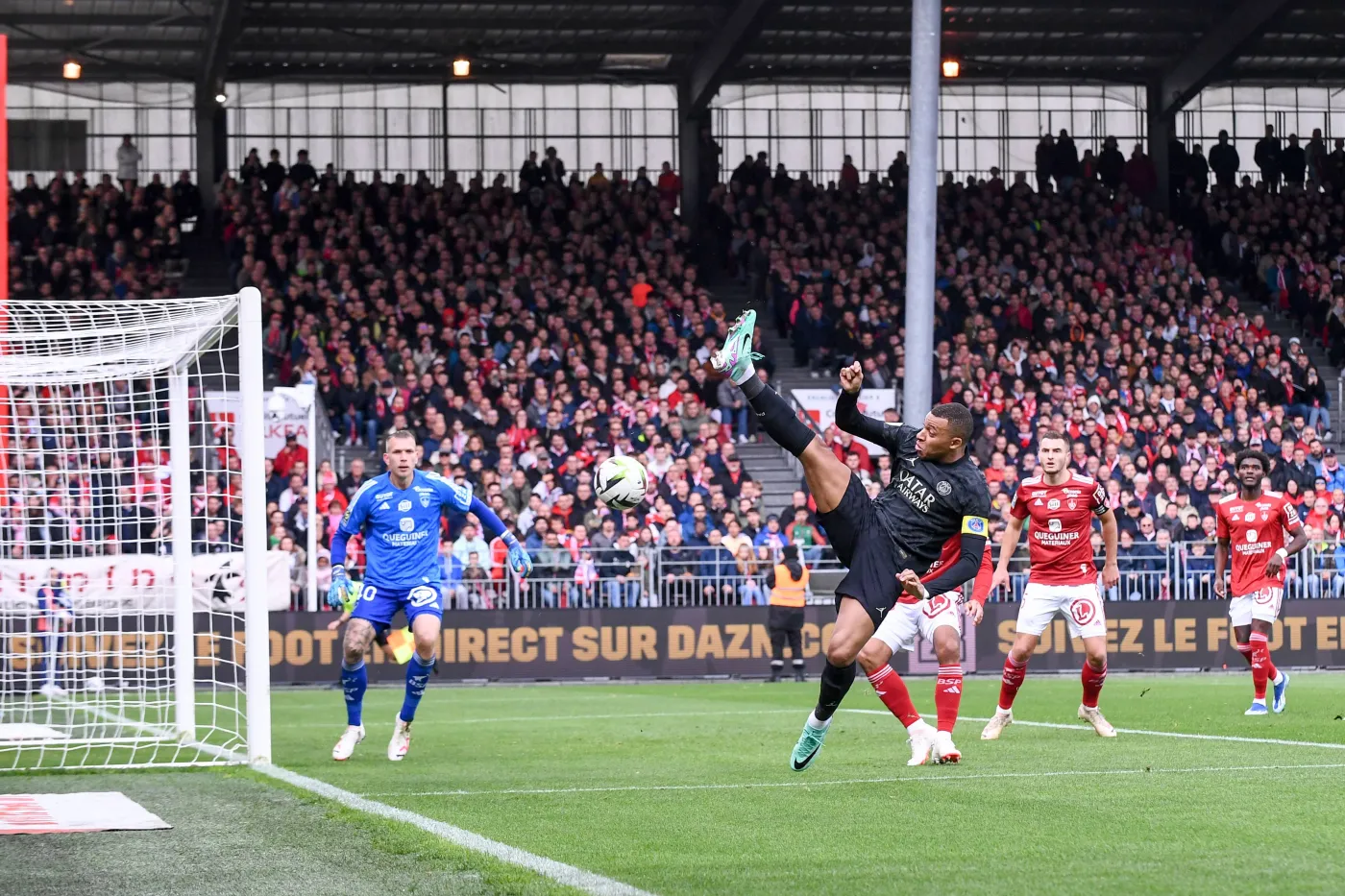 Kapitalny gol 17-latek. 3 punkty Paris Saint-Germain zapewnił niezawodny Kylian Mpappe [WIDEO]