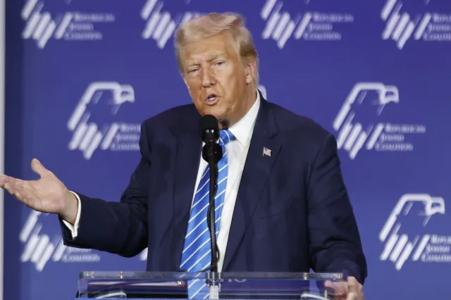 Donald Trump nadal nie może znaleźć Węgier na mapie. NAGRANIE