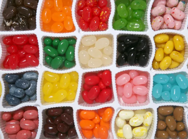 Uważaj na sklepowe słodycze halloweenowe. Dietetyk wskazuje największe zagrożenie