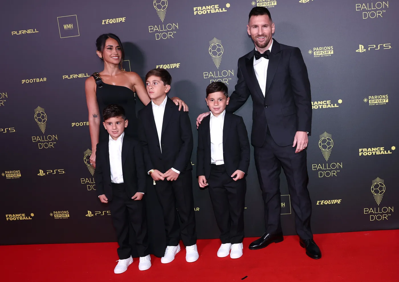 lionel-messi-z-zona-antonela-roccuzzo-i-synami-37971813.jpg