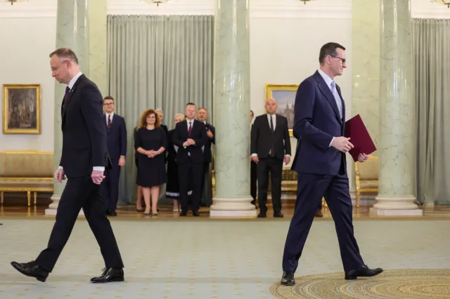 Mateusz Morawiecki desygnowany na premiera. Andrzej Duda wręczył mu dokument