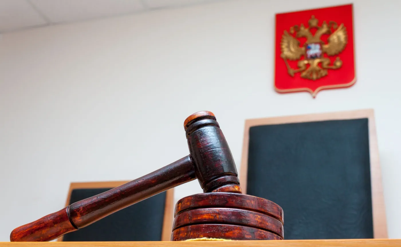 Potępiał wojnę. Znany pisarz skazany przez sąd w Moskwie