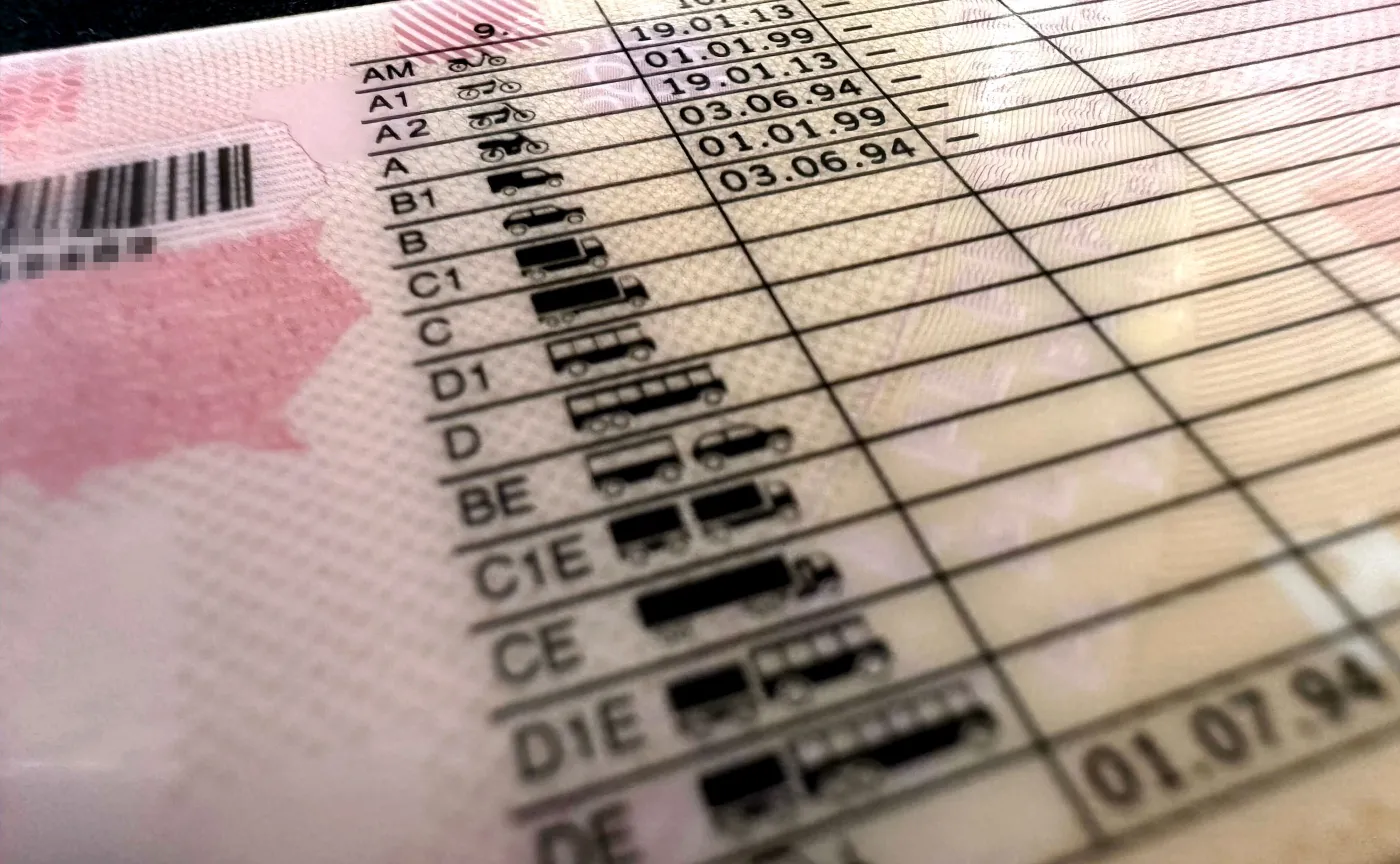 Każdy kierowca będzie musiał wymienić prawo jazdy. Decyduje rubryka nr 11