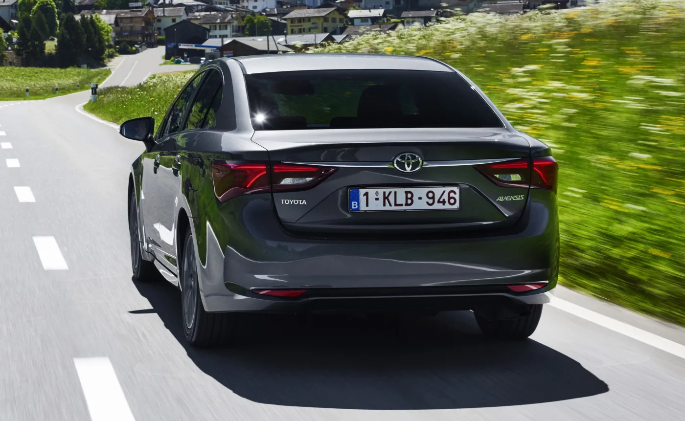 8569060-toyota-avensis.jpg