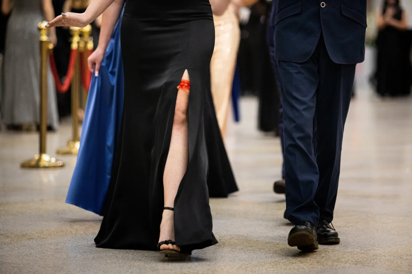 To odwieczny problem maturzystów: Z kim iść na studniówkę? A może samemu?