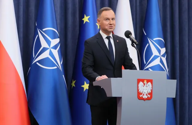 "Spisek autobusowy" Trzaskowskiego powstrzymał Dudę? "Wyjazd został zastawiony"