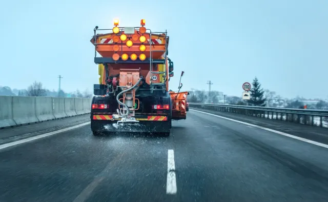 Ceny soli drogowej wystrzeliły w kosmos. To będzie ciężka zima dla kierowców?