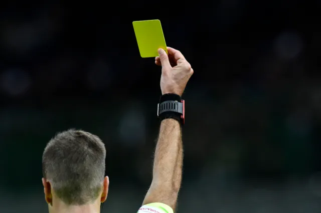 Piłkarz oskarżony o wzięcie łapówki w zamian za żółtą kartkę w meczu ekstraklasy