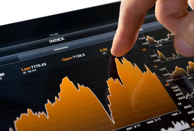 PKB w górę o 4 proc. "Eksperci opozycji powinni popełnić seppuku"