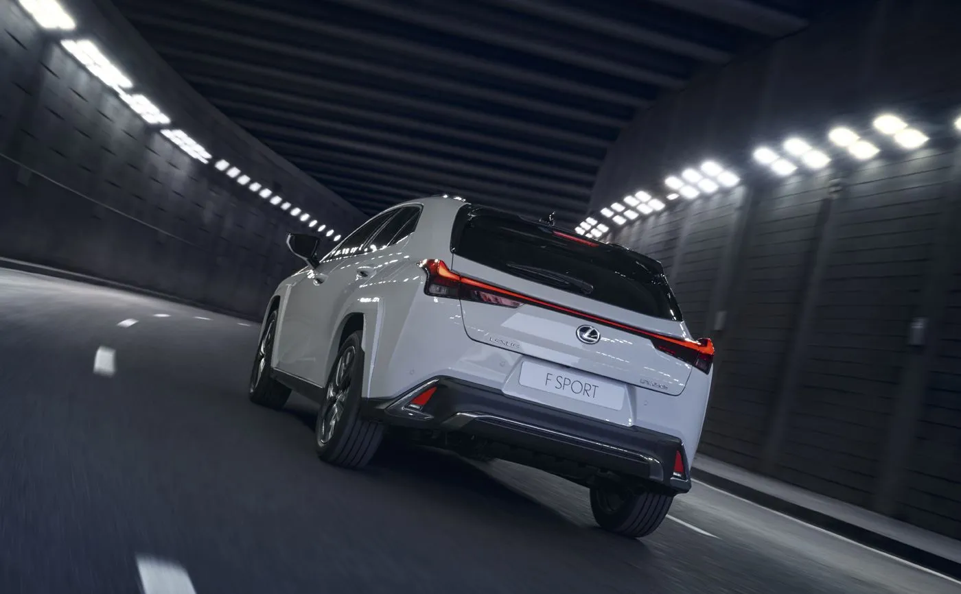 lexus-ux-250h-38094358.jpg