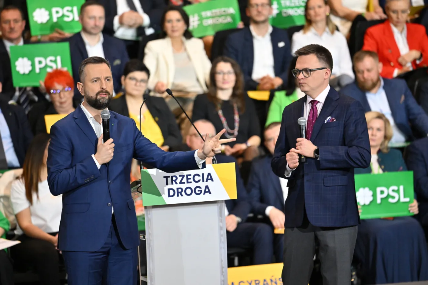 Hołownia: Samorząd ratował Polaków, gdy rząd kupował niewidzialne respiratory