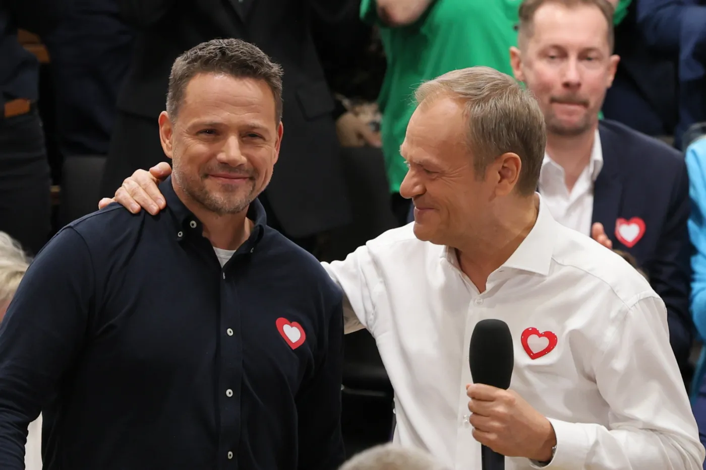 Tusk: To PiS rozpętało wojnę z samorządem. Trzaskowski o panice w partii Kaczyńskiego