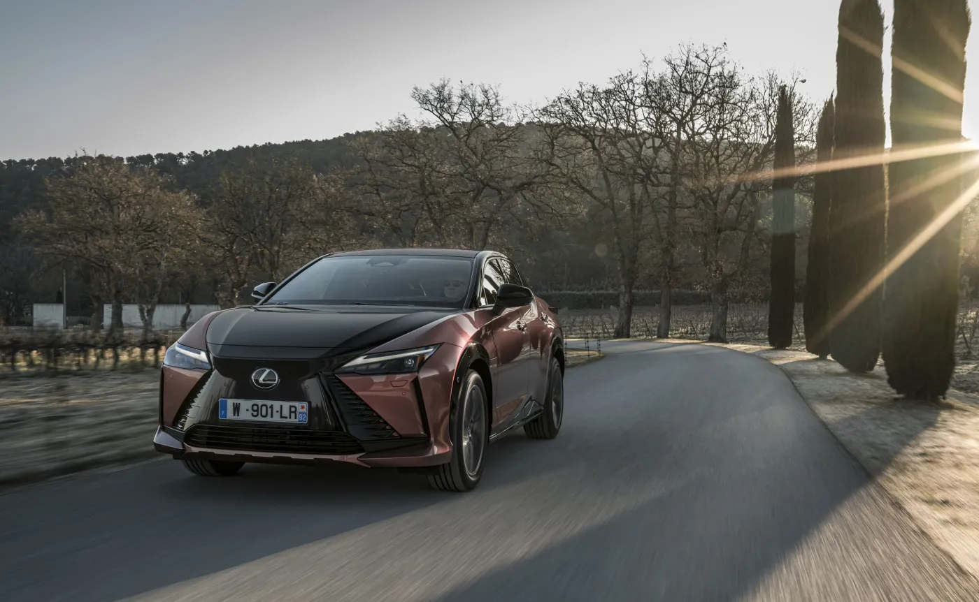 lexus-rz-450e-38096572.jpg