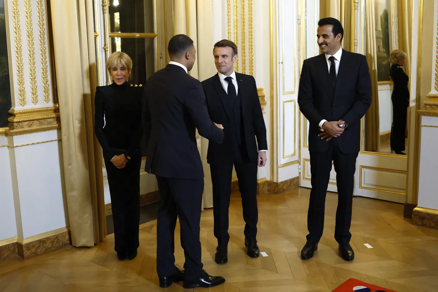 Macron zaprosił Mbappe do Pałacu Elizejskiego. Po spotkaniu zdementował plotki
