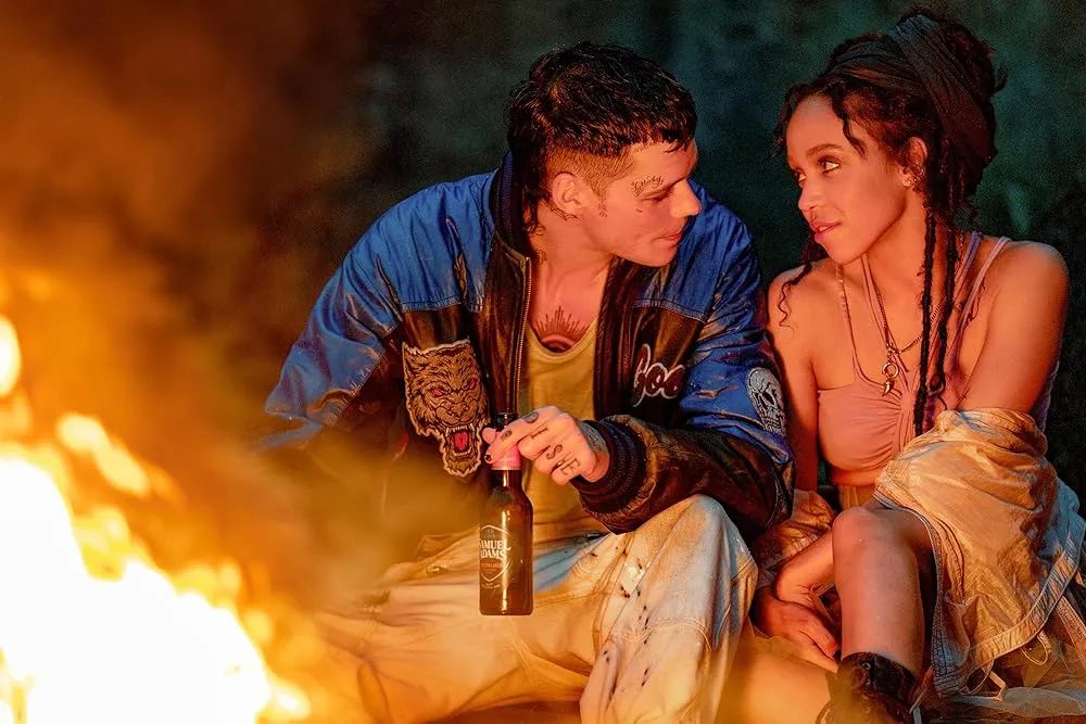 Bill Skarsgård i FKA twigs w filmie "Kruk" (2024)