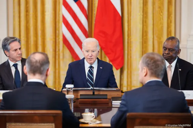 Politolog: Biden nie ufa Dudzie. Apache? "W Ukrainie śmigłowce odpadły w przedbiegach"