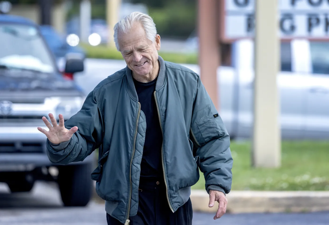 Były doradca Trumpa stawił się w więzieniu, by odbyć wyrok