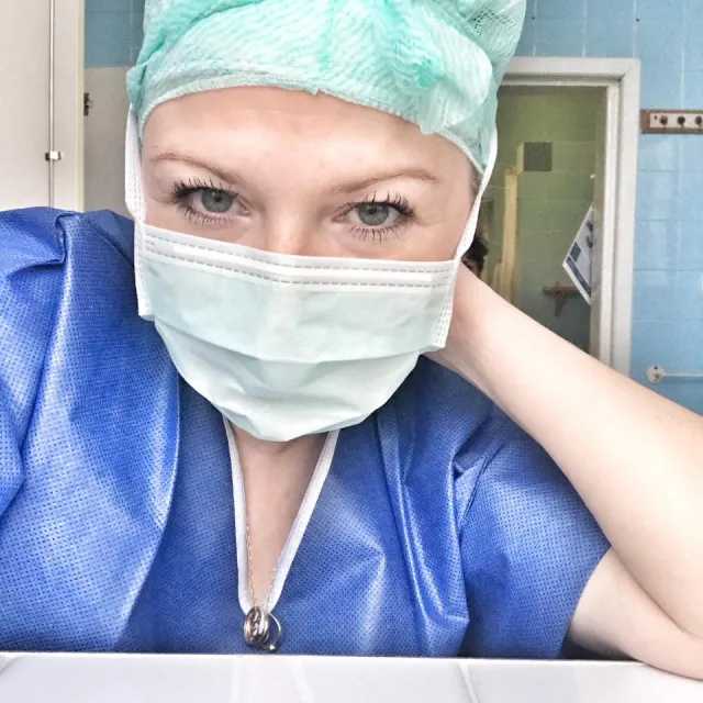 Mama Ginekolog i jej sukienka zemsty na licealne spotkanie. "Wygląda jak z odpustu"