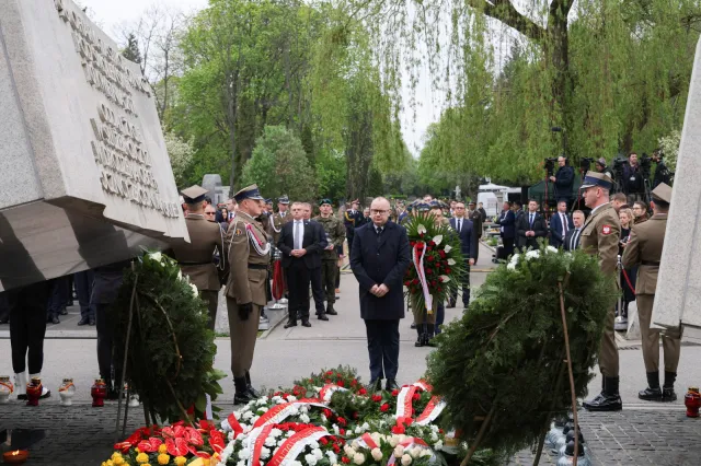 Macierewicz karnie odpowie? "Trwają intensywne prace w prokuraturze"