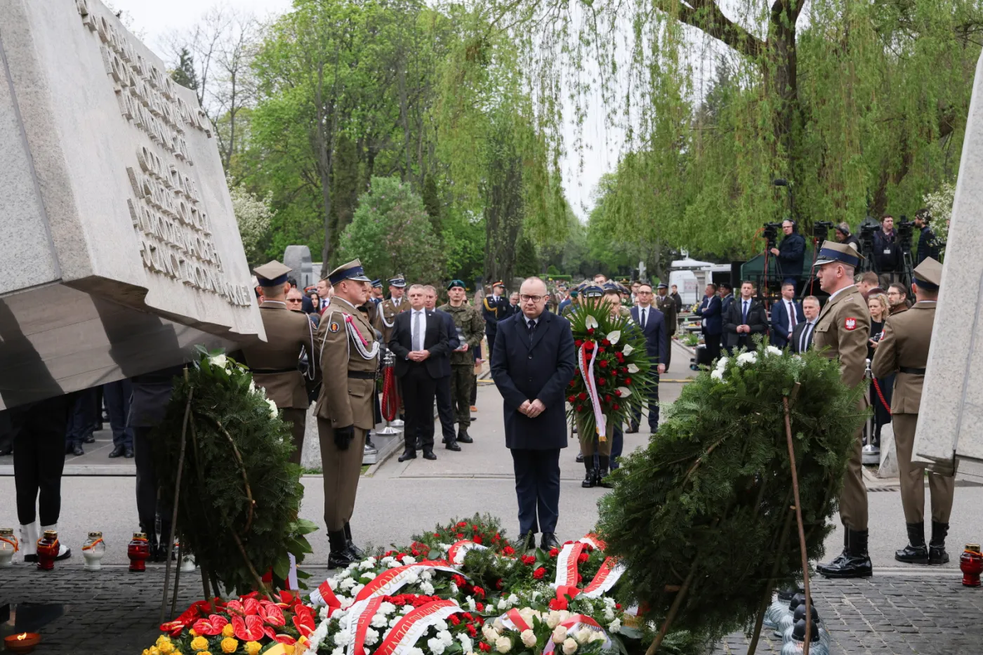 Macierewicz karnie odpowie? "Trwają intensywne prace w prokuraturze"