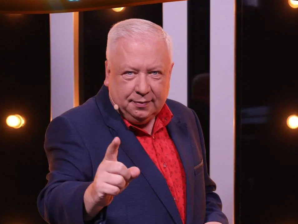 Marek Sierocki już nie mówi "Cześć!". Jak teraz wita się z widzami?