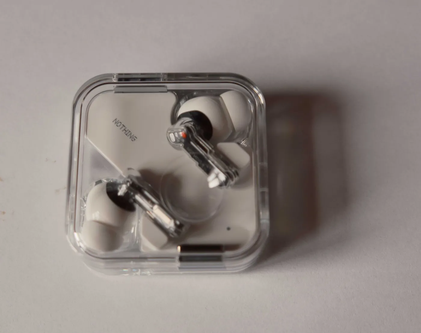 Nothing Ear - piękne i wypełnione dodatkowymi funkcjami słuchawki. A jak grają? [RECENZJA]