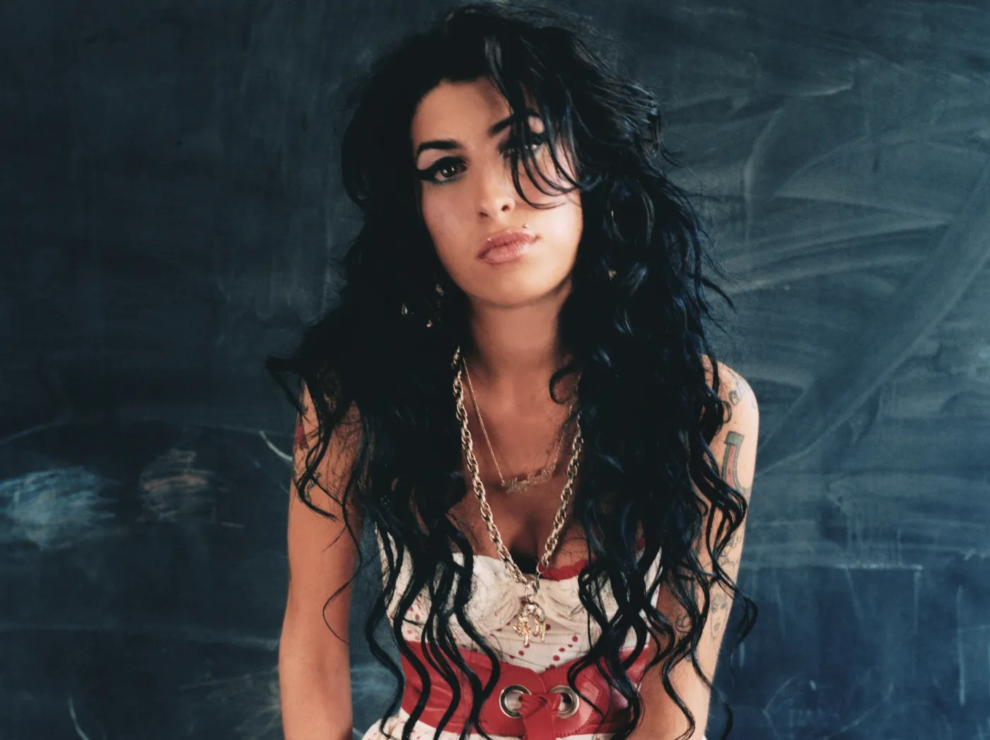 Amy Winehouse zmarła po przedawkowaniu alkoholu. Jak wygląda taka śmierć?