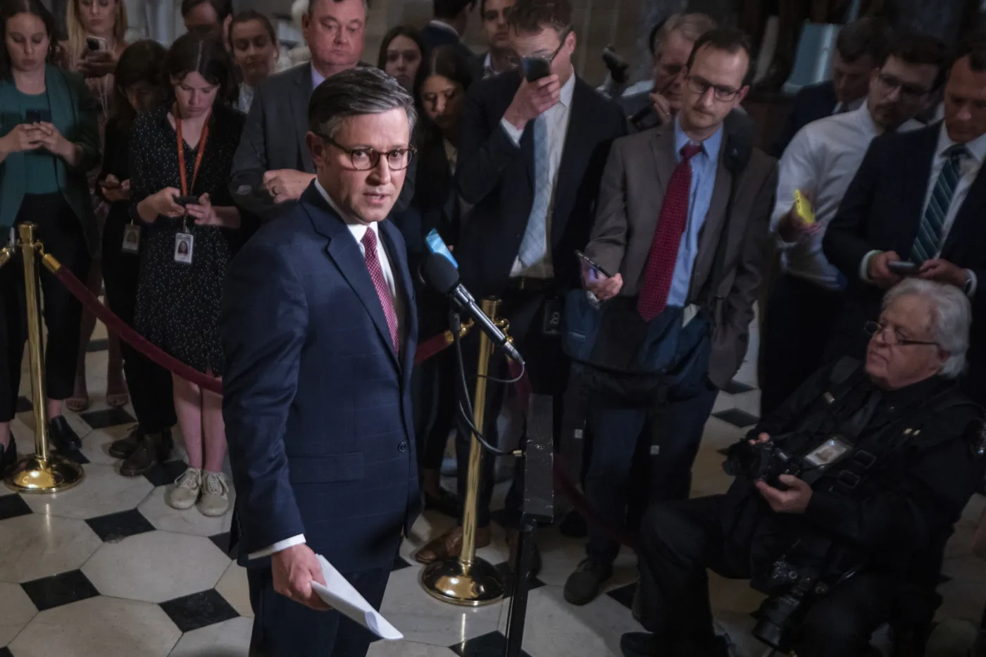 A więc dlatego... Zwrot Johnsona po lekturze raportu wywiadu USA