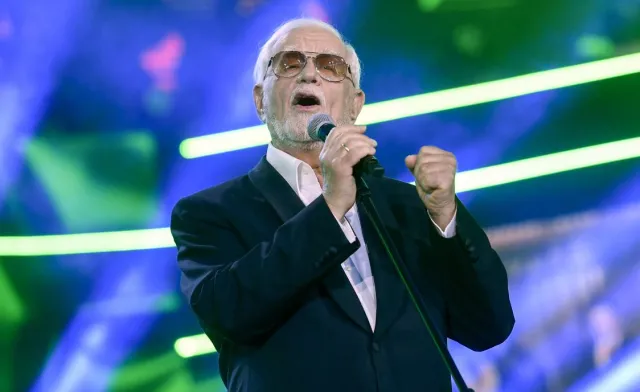 Jest decyzja prokuratury ws. słów Jana Pietrzaka o "barakach dla imigrantów w w Auschwitz"