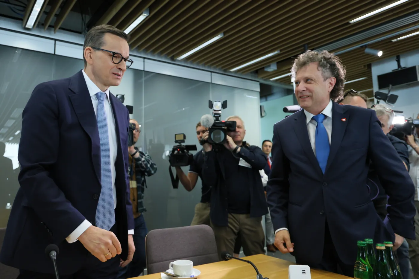 Morawiecki przed komisją śledczą. "Oskarżam PO o to, że urządzając taki cyrk, taką szopkę..."