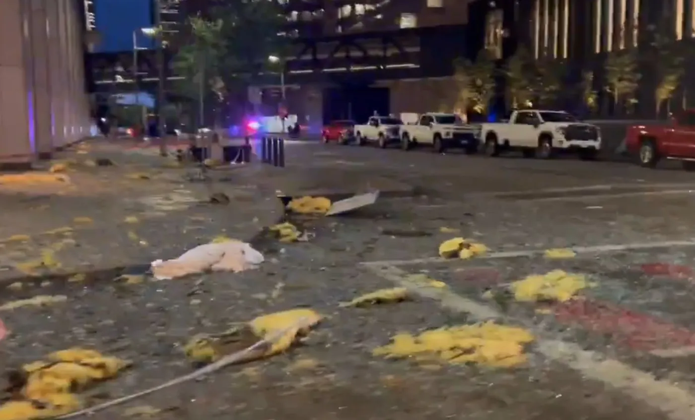 Niszczycielski żywioł w USA. Wiatr wybijał szyby w wieżowcach. Setki tysięcy ludzi bez prądu