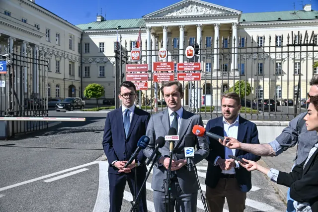 W Warszawie bez krzyży w urzędzie. Kaleta: Złożymy zawiadomienie do prokuratury i RPO