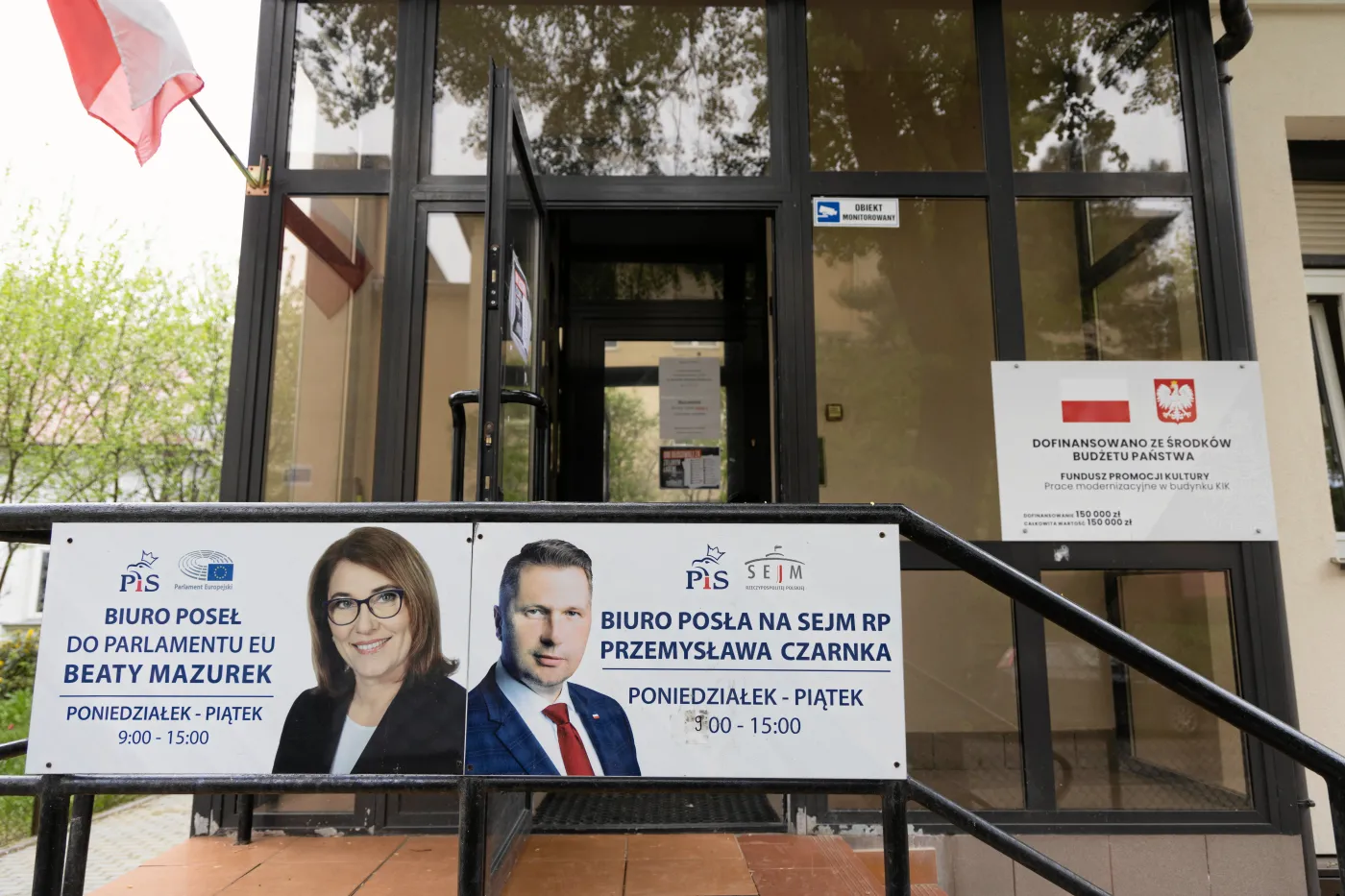 "Gigantyczny spór" w PiS-ie. Czarnek próbuje się pozbyć Mazurek