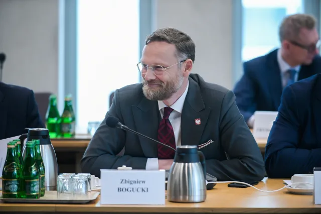 Gorąco na komisji ds. afery wizowej, poseł PiS wykluczony. "To jest Białoruś!"