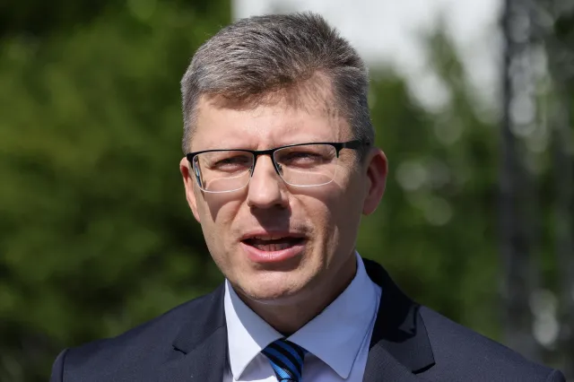 Transfobiczny wpis posła PiS. "Francji już nie ma"