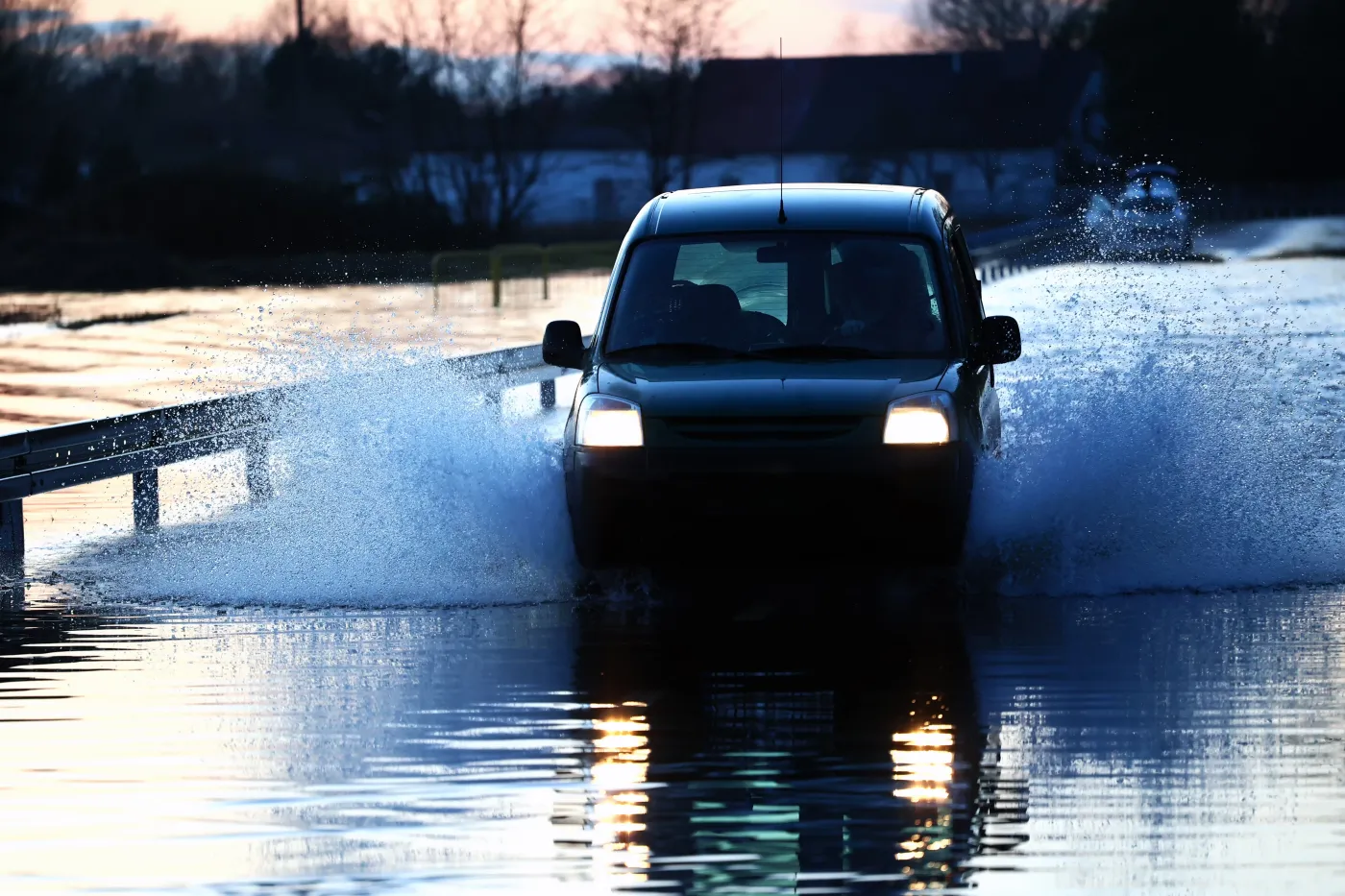 Alert RCB dla Mazowsza - burze, ulewny deszcz, silny wiatr, możliwe podtopienia