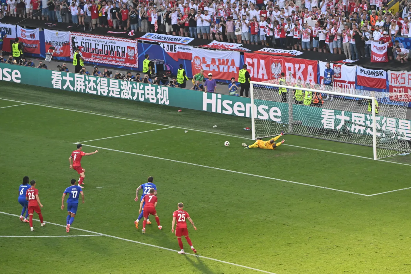 Lewandowski mógł wbić gwóźdź do polskiej trumny na Euro 2024. Tak zmarnował karnego